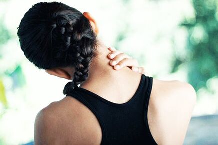 Moltura para los movimientos en el cuello - síntoma de osteocondosis