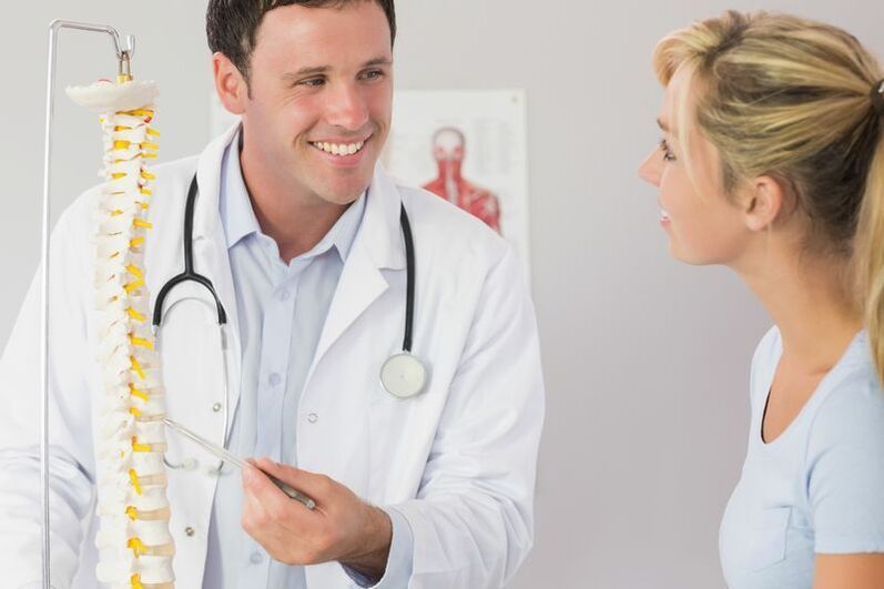 Si sufres de dolor de espalda, consulta con un médico.